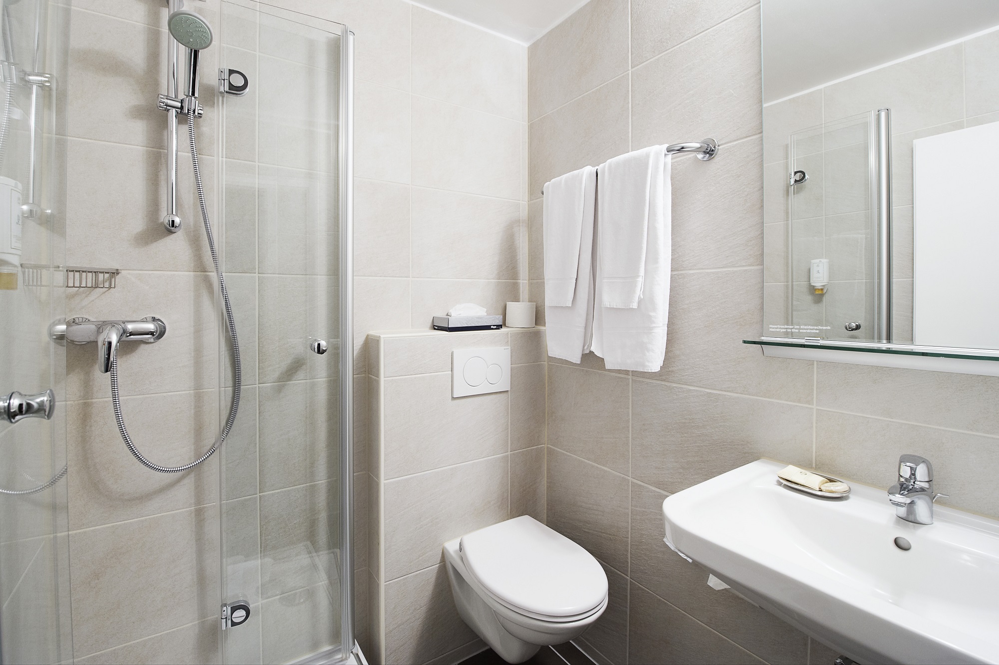 130821_Hotel_Neufeld_Bad_2_quer